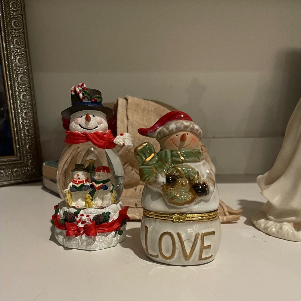 2 SNOWMAN DECORATIONS
 ~ a snowglobe and a trinket box - Picture 2 of 9
